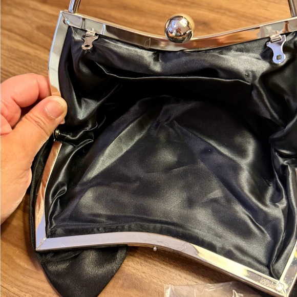 BNIP Adorable Satin Bow Evening bag-Black - Picture 5 of 10